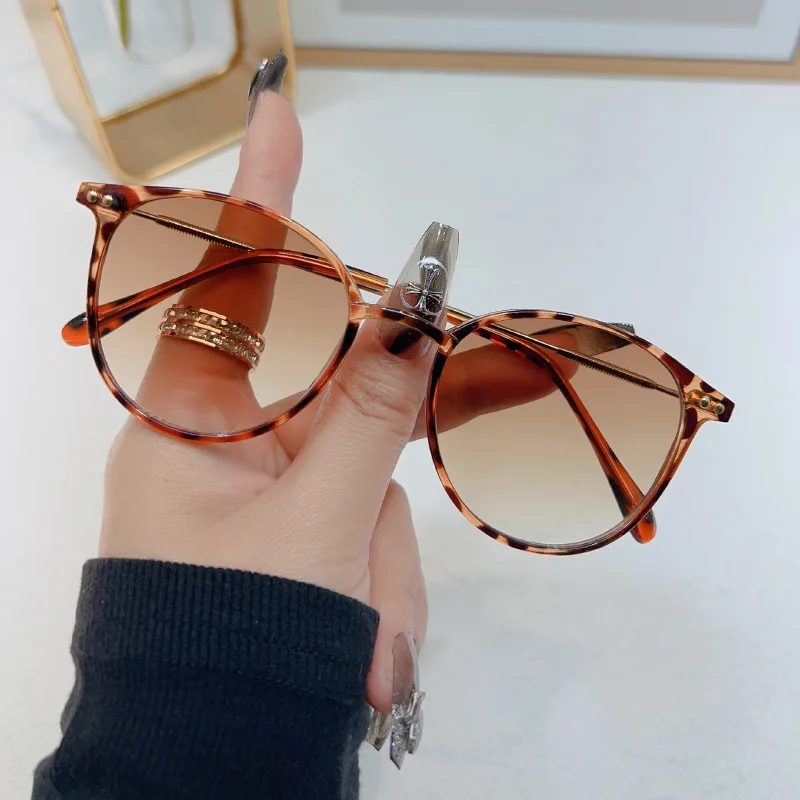 Nuovi occhiali da sole rotondi - Uv Resin recensione e prezzo