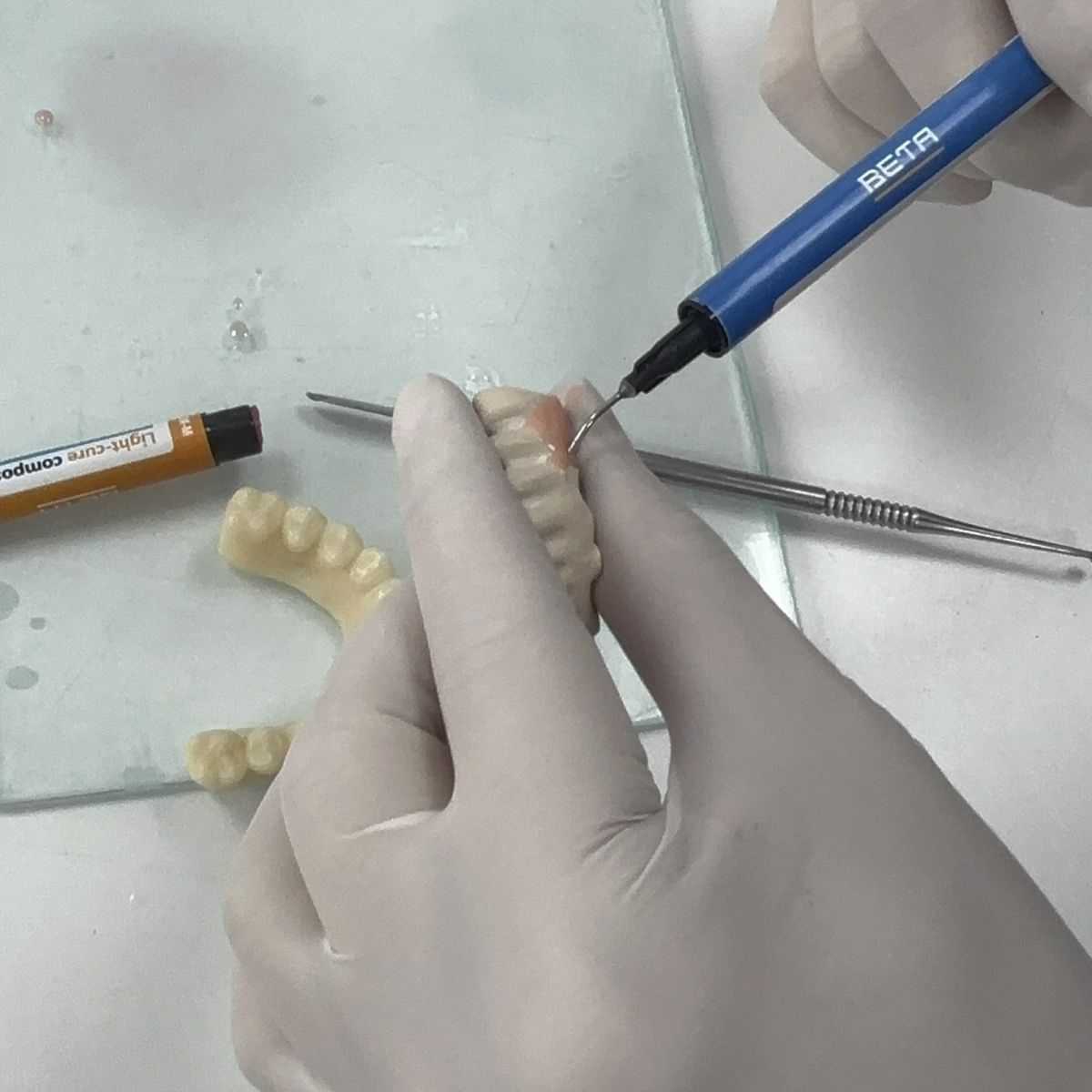Materiali dentali Ponte in por - Uv Resin recensione e prezzo