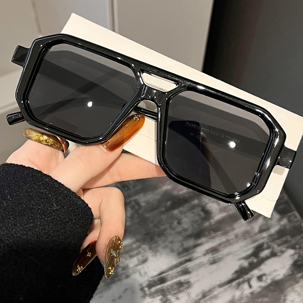 Nuovi Occhiali da Sole Retrò Q - Uv Resin recensione e prezzo